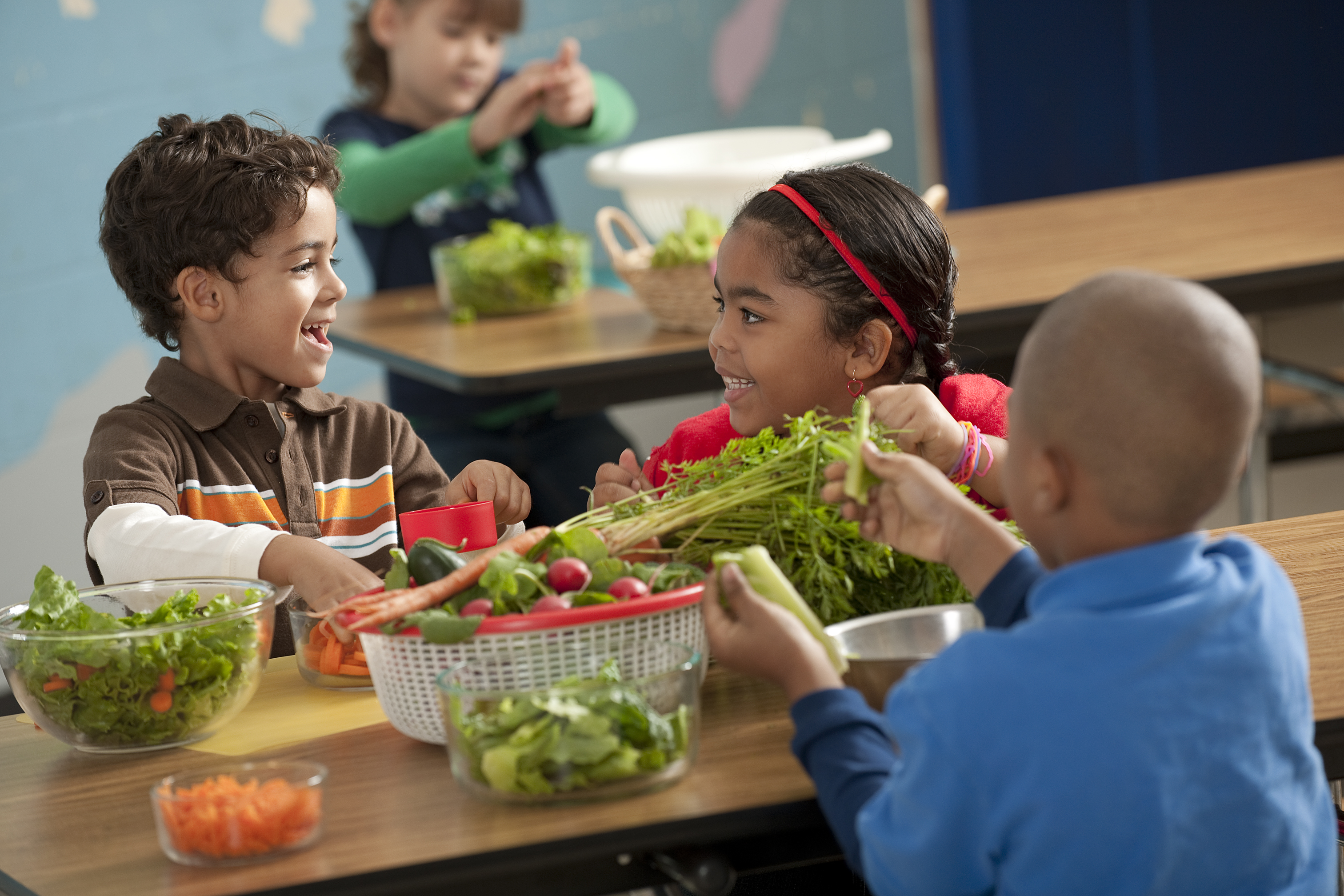 My child at school. Овощи для детей. Еда для детей. Здоровый ребенок. Здоровое питание для детей.